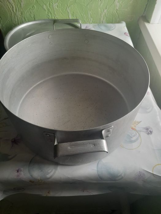 Продам кастрюли мантоварку