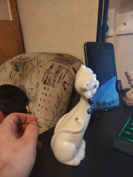 Продам статуэтку кошки