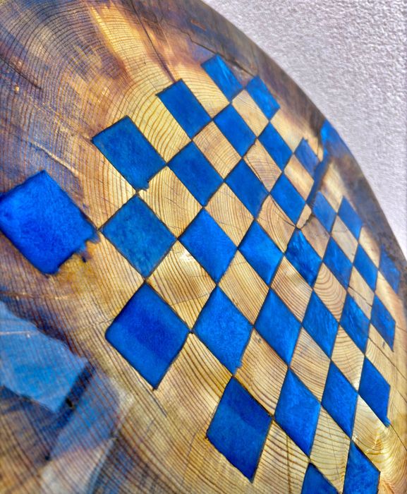 Шах маса от масив с епоксидна смола и големи фигури