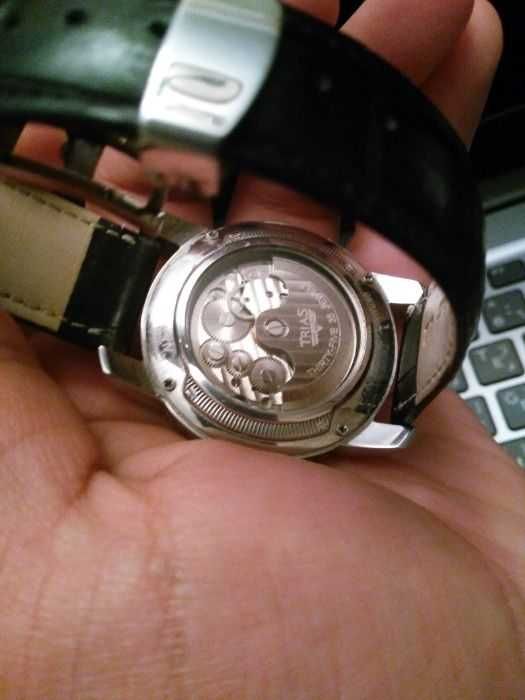 Часы не простые, не обычные