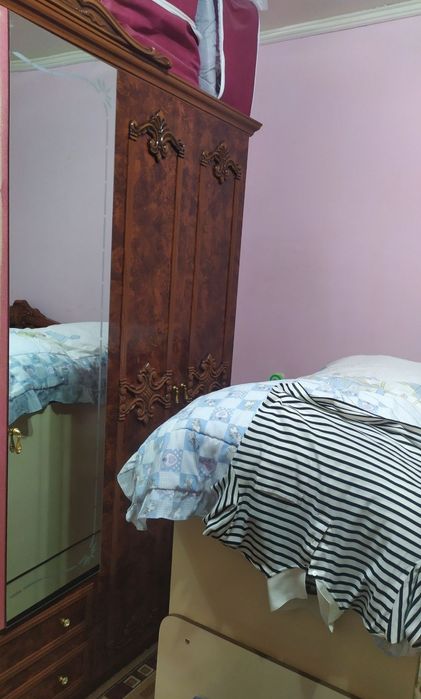 Срочно Продаётся спальни гарнитура в комплекте.