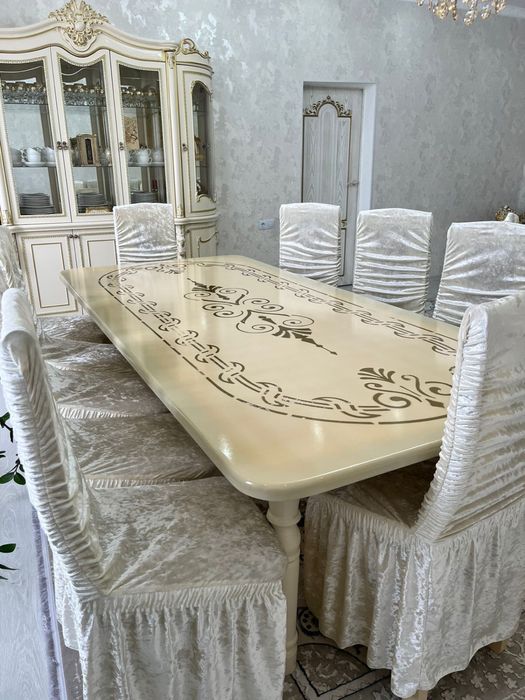 Гостиничный стол