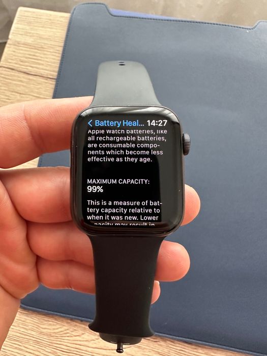 VÂNDUT!!                                    Vând Apple Watch SE 44 mm