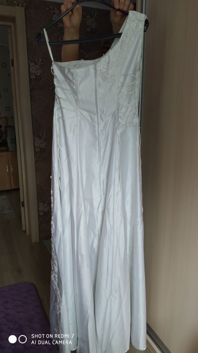 Продам свадебные платья