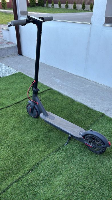 Trotinetă electrică 350W, 31 km/h , 928 km