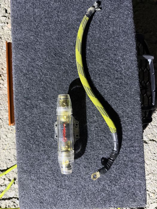 Сабвуфер + усилитель DL Audio Barracuda 1.900 V2 + провода