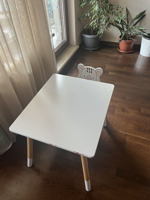 Детска дървена масичка със столчета