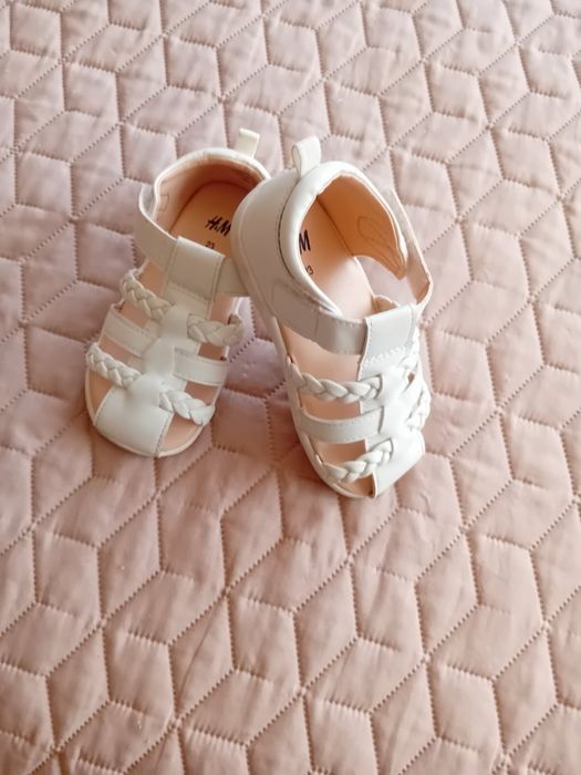 Бебешки сандали H&M 21