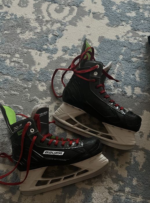Продам коньки bauer