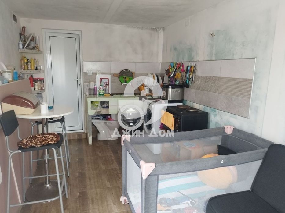 Просторна двуетажна къща в гр. Бяла