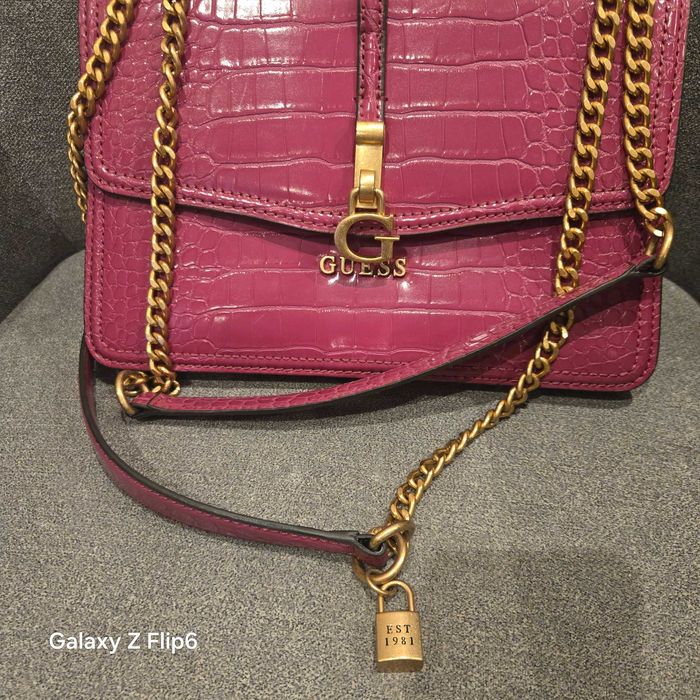 Дамска чанта GUESS