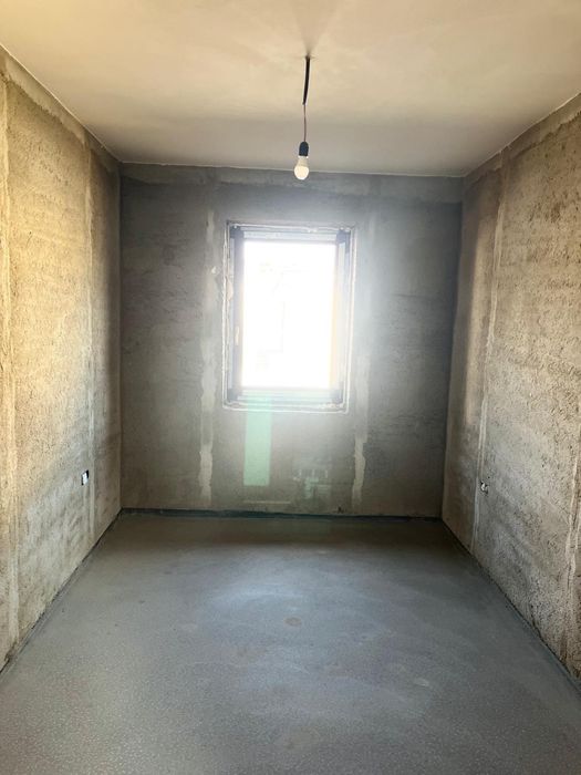 Vand casa pe parter zona str soarelui