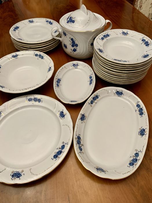 Vand  serviciu de masa de 12 persoane