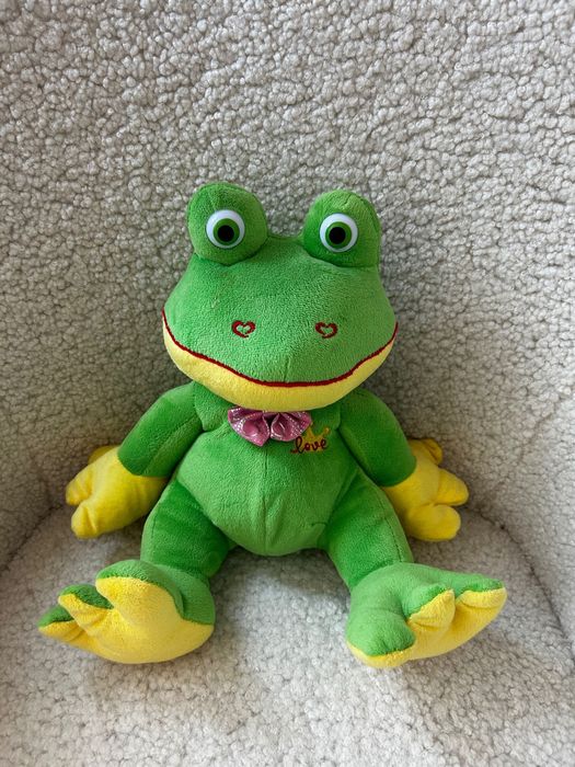 Плюшена играчка - жаба
