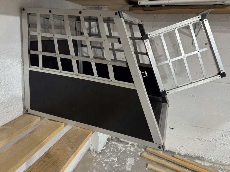 Cusca transport caini din aluminiu, robusta si usoara