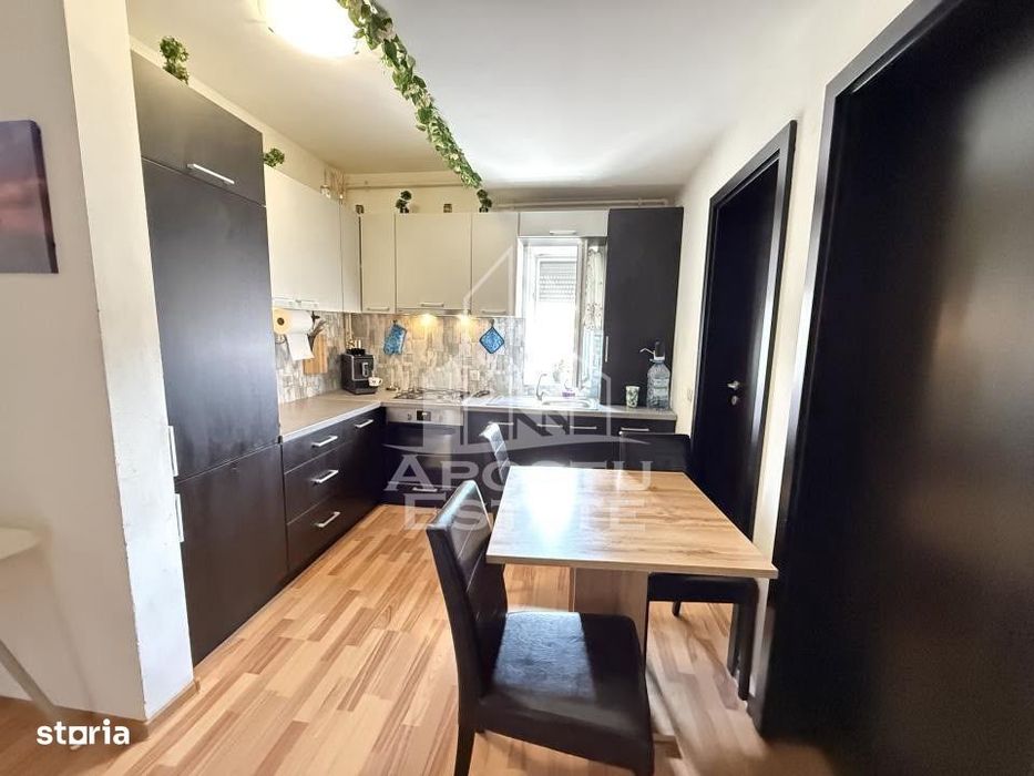 Apartament cu 3 camere de vanzare , Cu grădina , Sanandrei