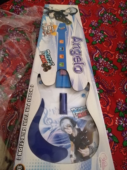 Продается музыкальная детская гитара, 3500т