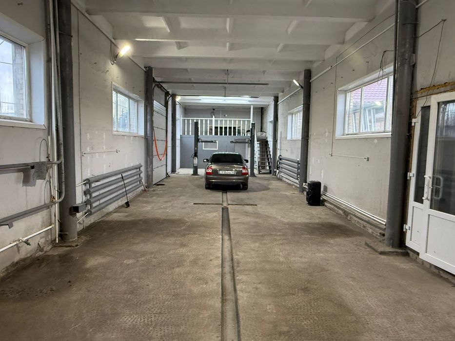 Сдам в аренду бокс с подьемником