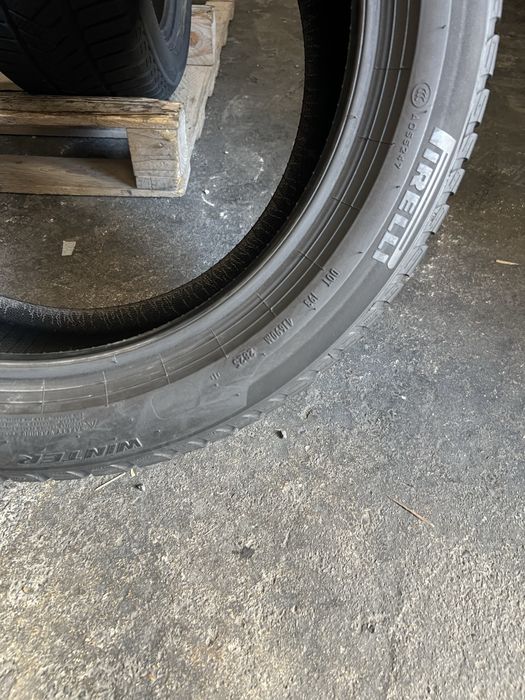 4 anvelope iarna 245/45/18 Pirelli DOT 2025!