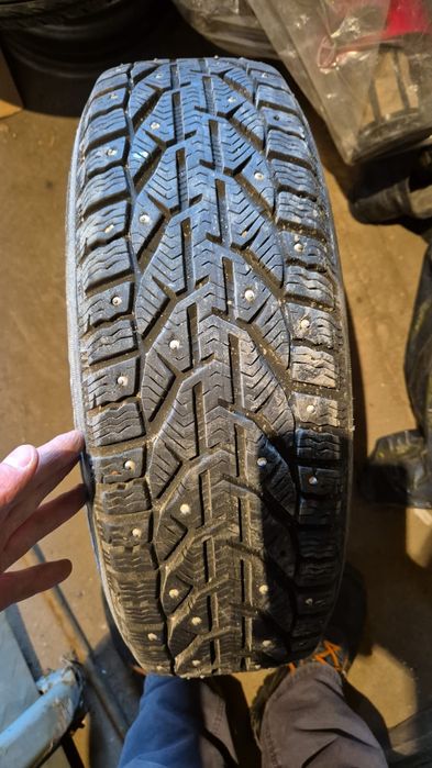 Покрышка с диском 15  одна штука