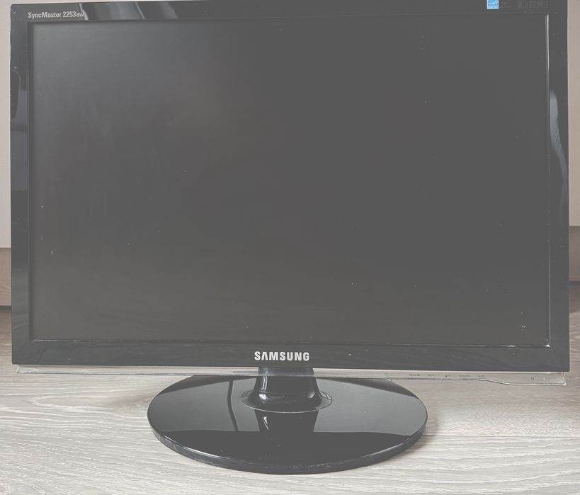 22 инча монитор Samsung 2253BW