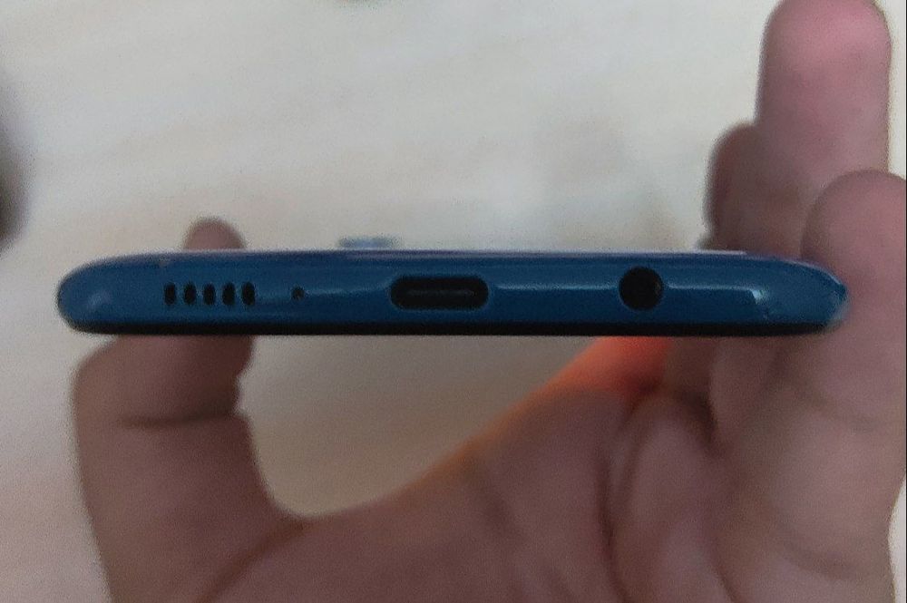 Samsung a50 в хорошем состоянии