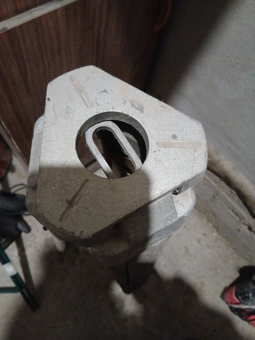 Продам штатив от нивелира