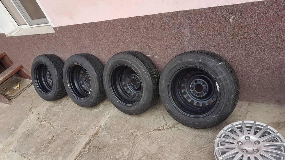 Set de 4 cauciucuri cu jenți oțel Mercedes