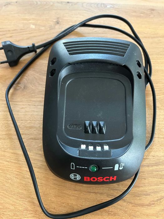 Incarcator Bosch AL 2215 CV, 14,4V-18V si baterie 14,4V