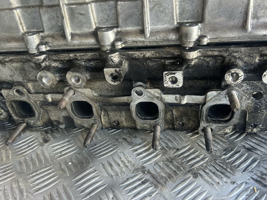 Цилиндрова глава демонтирана от Toyota rav 4 2,0d4d 116коня здрава.