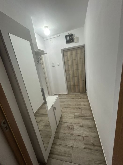 închiriez apartament cu 2 camere