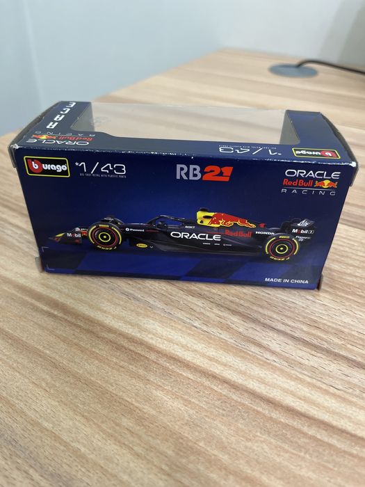 машина формула 1 red bull