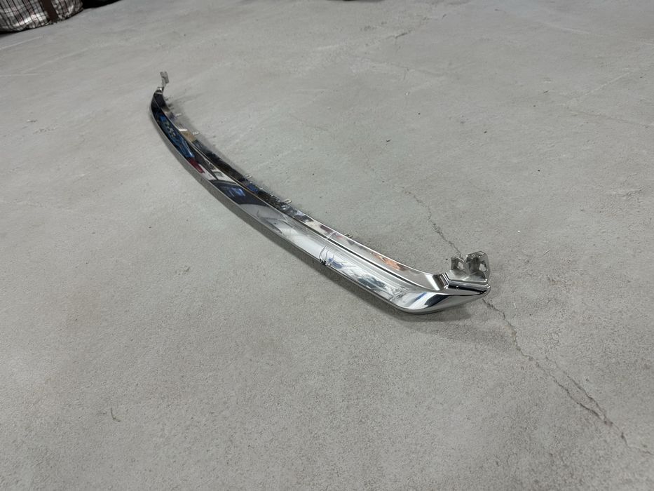 Молдинг решетки радиатора на Lexus Rx300