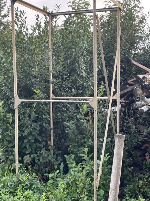 Железный каркас под душ