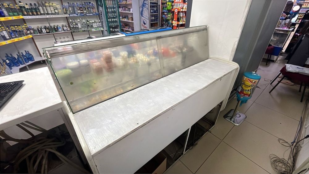 Продам витринный холодильник