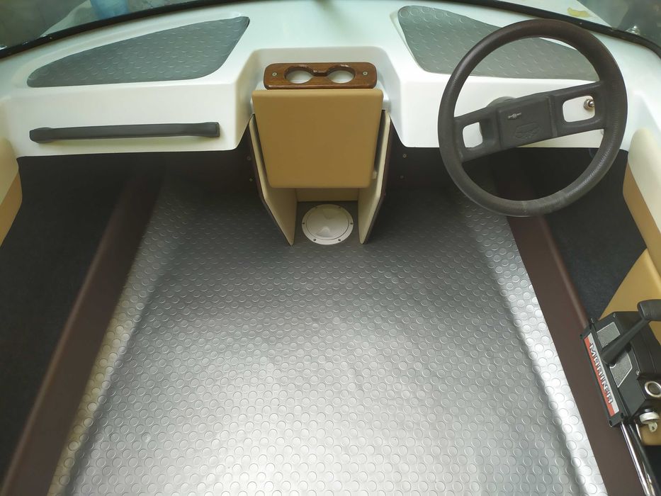 Лодка с двигател и колесар/Cranchi Rally/Mariner 80h.p/TEMARED