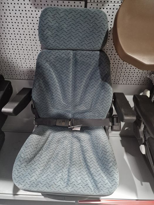 Scaun cu suspensie pneumatica tractor utilaje agricole de tip gramer f