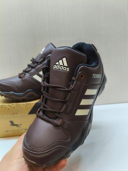 Продам кроссовки