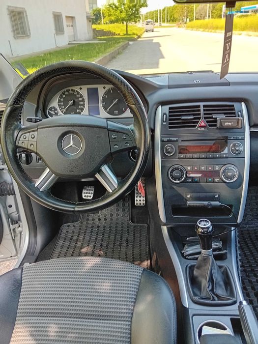 Мерцедес бенц В200,бензин турбо 2000к,200к