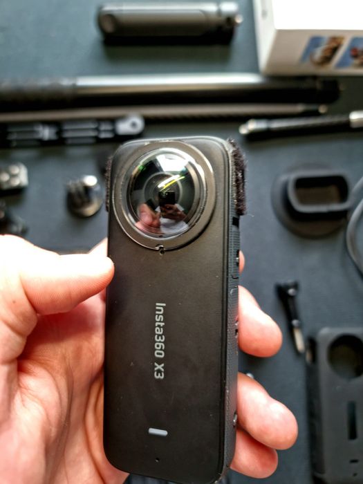 Insta360 X3 cu multe accesorii, ca nou