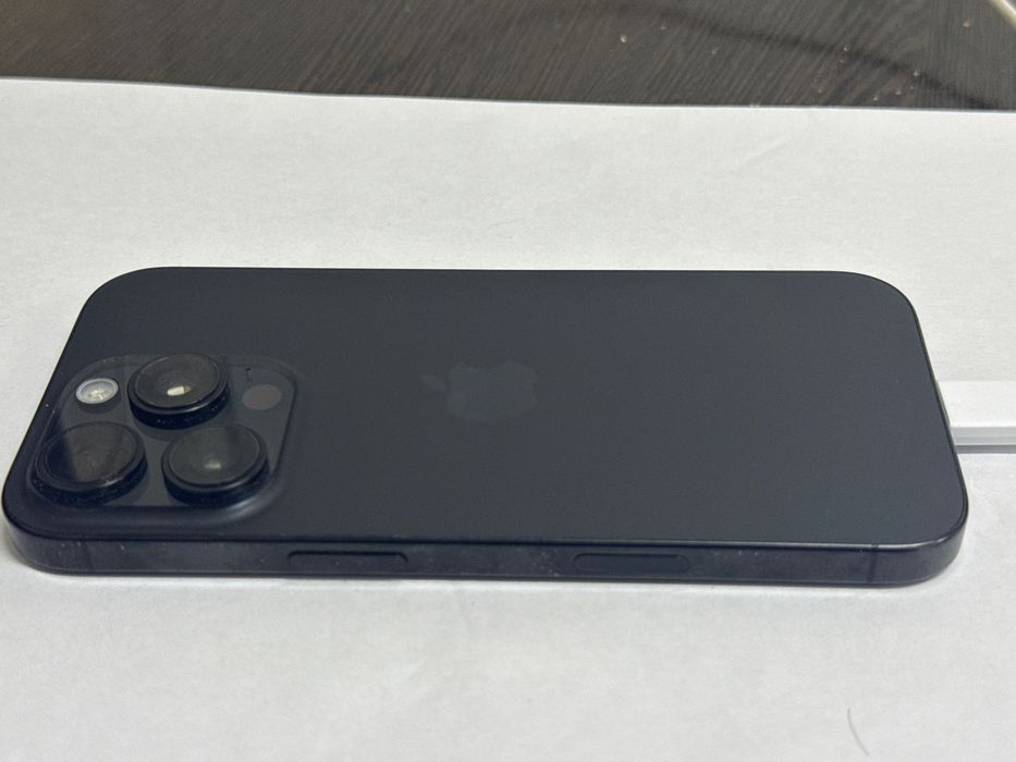 Телефон іphone16 pro