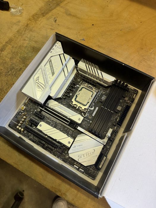 Kit i7 12700K + B760-G Rog Strix
