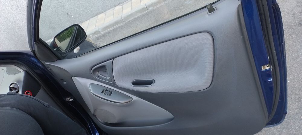 Продавам Toyota Yaris 1.3 бензин