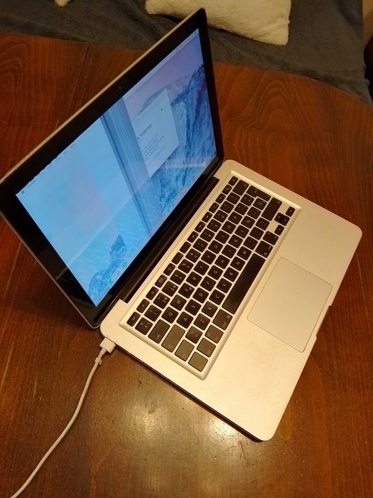 Apple MacBook 13” Aluminum 2008 – работещ, Mac OS Yosemite, ниска цена