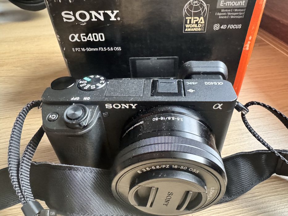 Sony Alpha 6400 + 16-50mm Aparat foto ca NOU (1937 cadre)