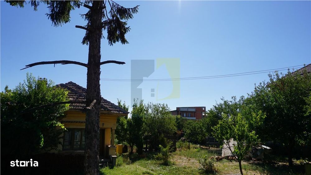 Teren stradal cu casa veche in Podari - toate utilitatile