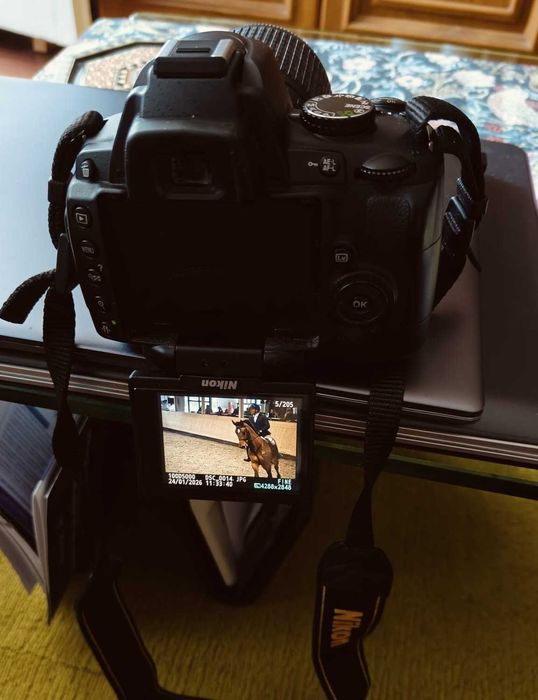 Kit Aparat Foto Nikon D5000 + Obiectiv 55-200 mm