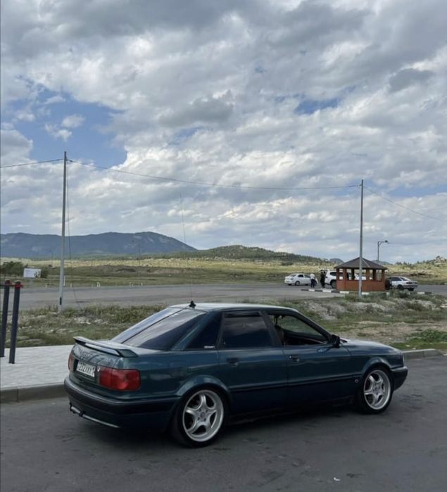 Продаётся хороший немецкий автомобиль Audi 80.