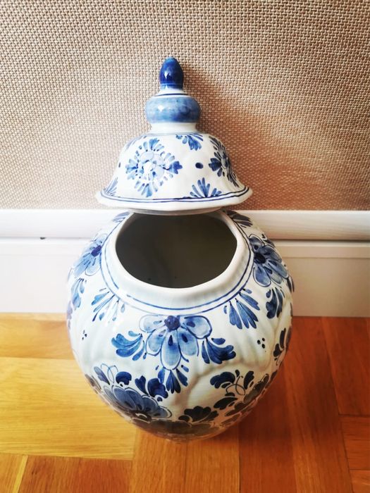 Антикварна порцеланова холандска купа урна Делф Delft