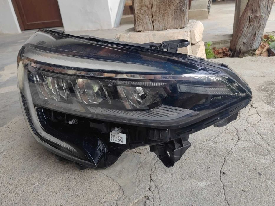 Фар Renault Clio 5 LED 19-23г. Десен / Фар Рено Клио 5 Оригинален